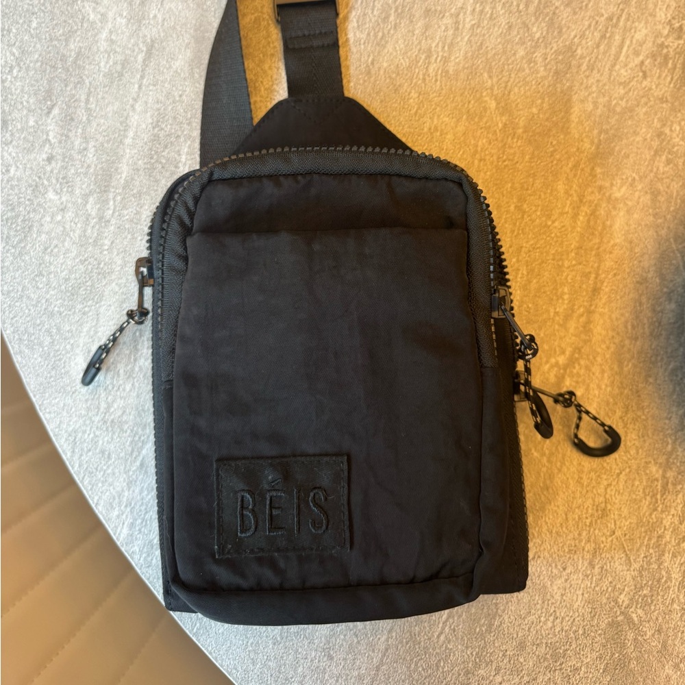 NEW black beis sport sling